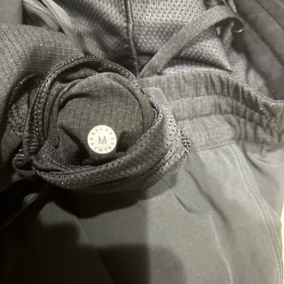 lululemon athletica Men's Black Athletic Shorts - Picture 4 of 5